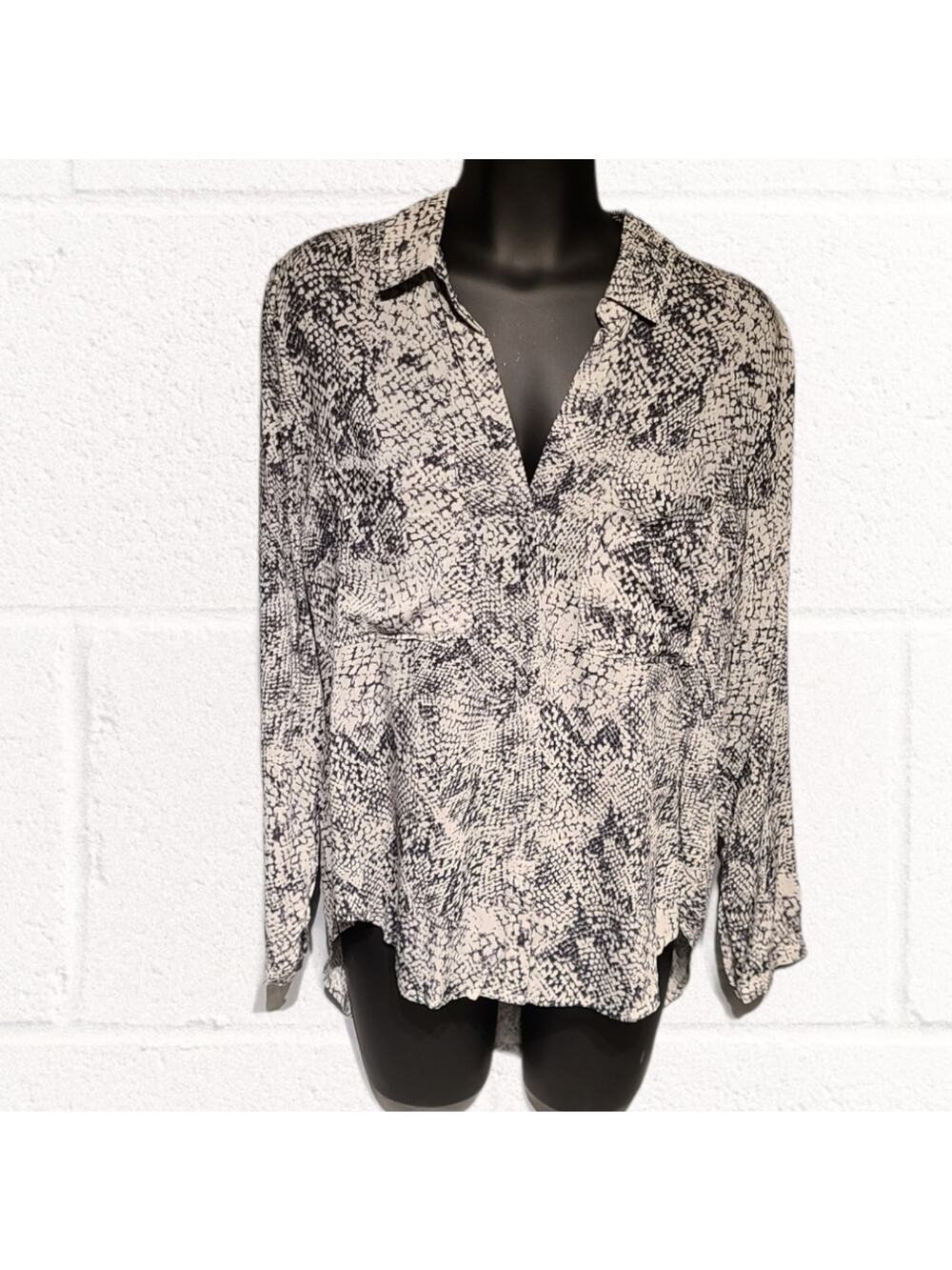 Anthropologie Neutral Motif Classic Buttondown Blouse, size XS ~ NEW